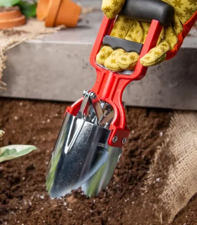 One-handed Dirt Digging Tool