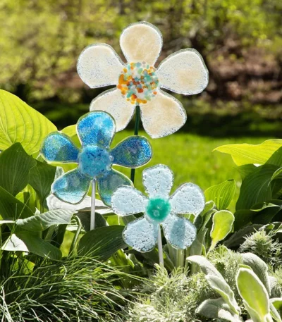 Handmade Glass Garden Stakes - Daisy