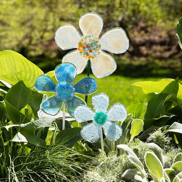 Handmade Glass Garden Stakes - Daisy