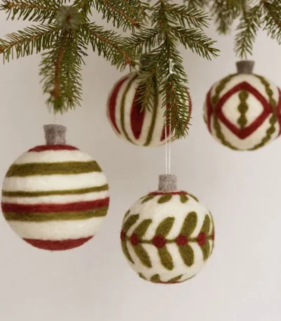 Set Of 4 Festive Ornaments Beginner Felt Kit